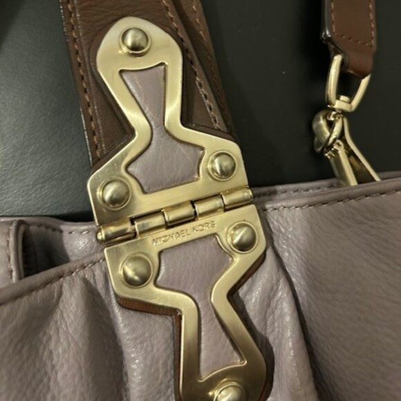 Michael Kors Leather Tote/Cross body bag - Picture 2 of 6